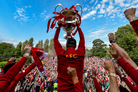 同步拿下首 同步拿下首